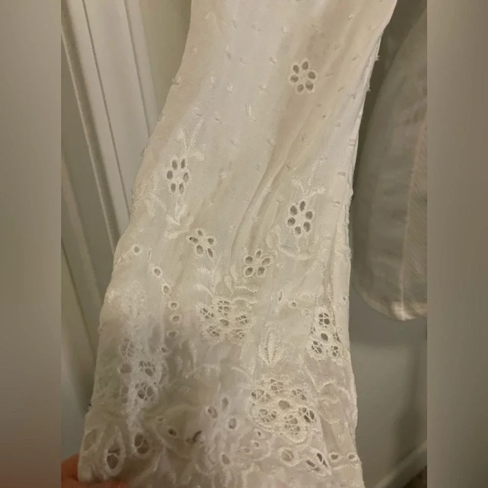 Francescas White Ribbed Twist Front Top Eyelet Lace Long‎ Sleeve Scoop Neck NEW
